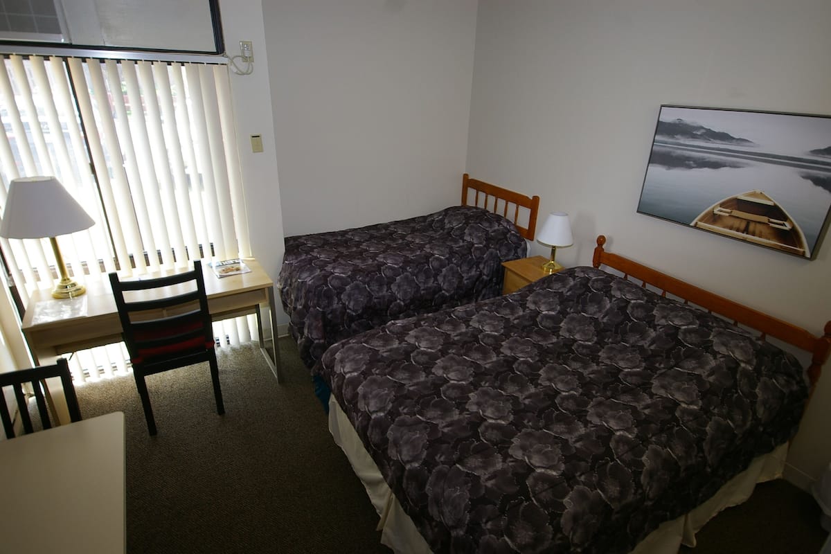 Desk, soundproofing, cribs (surcharge), rollaway beds (surcharge)