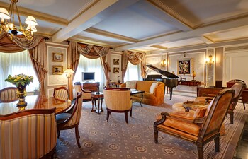 Presidential Suite, 1 King Bed | Premium bedding, minibar, in-room safe, desk at Hotel Elysee by Library Hotel Collection