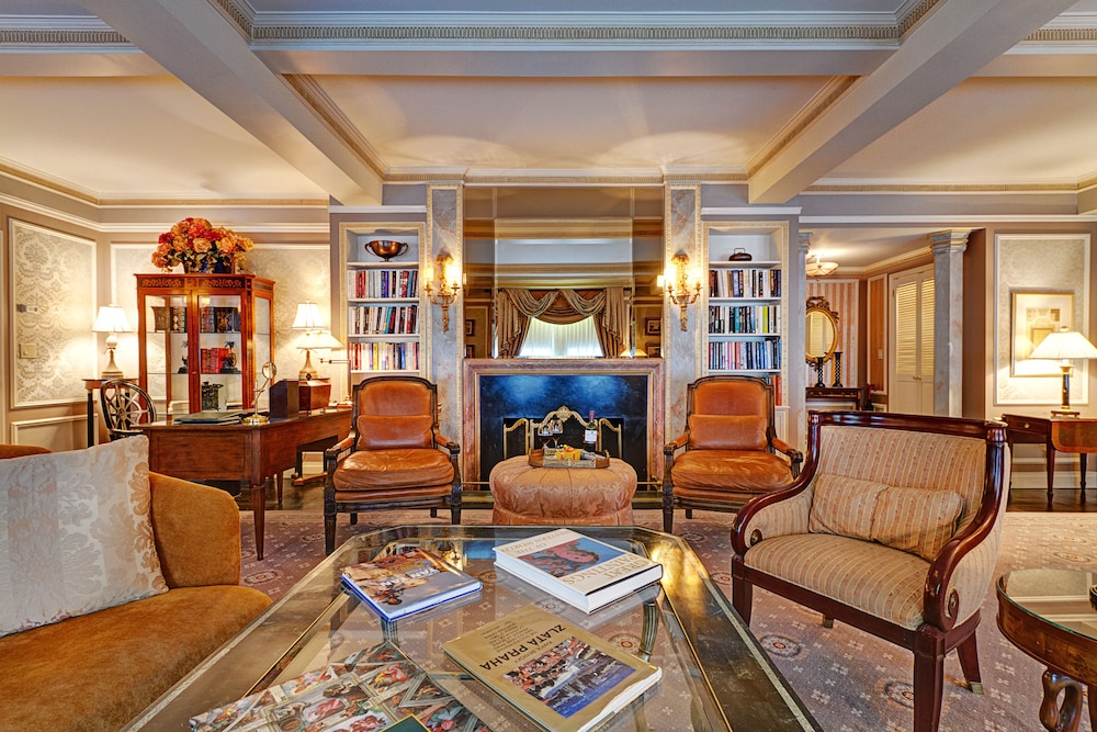 The Hotel Elysee by null