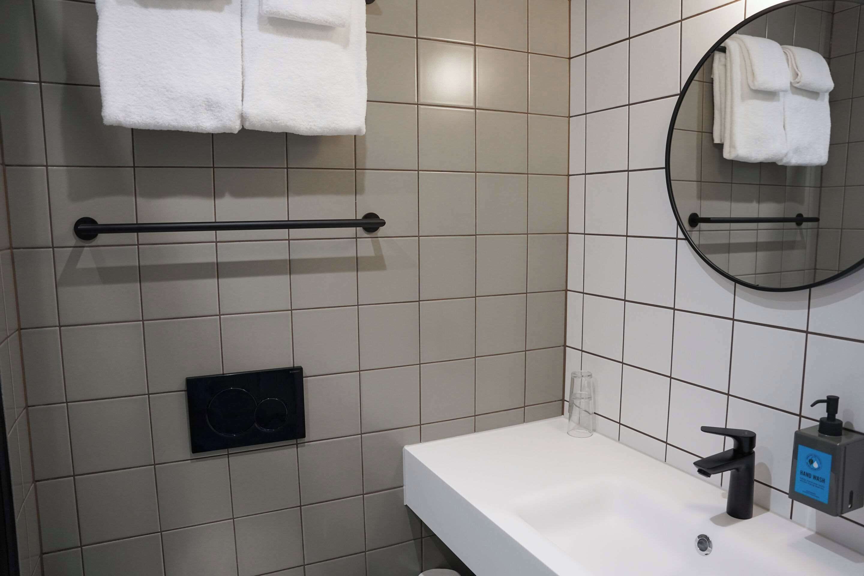 family room, 1 double bed with sofa bed | desk, laptop workspace, free wifi, bed sheets