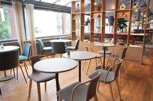 Her gün açık büfe kahvaltı (kişi başı 175 SEK) 