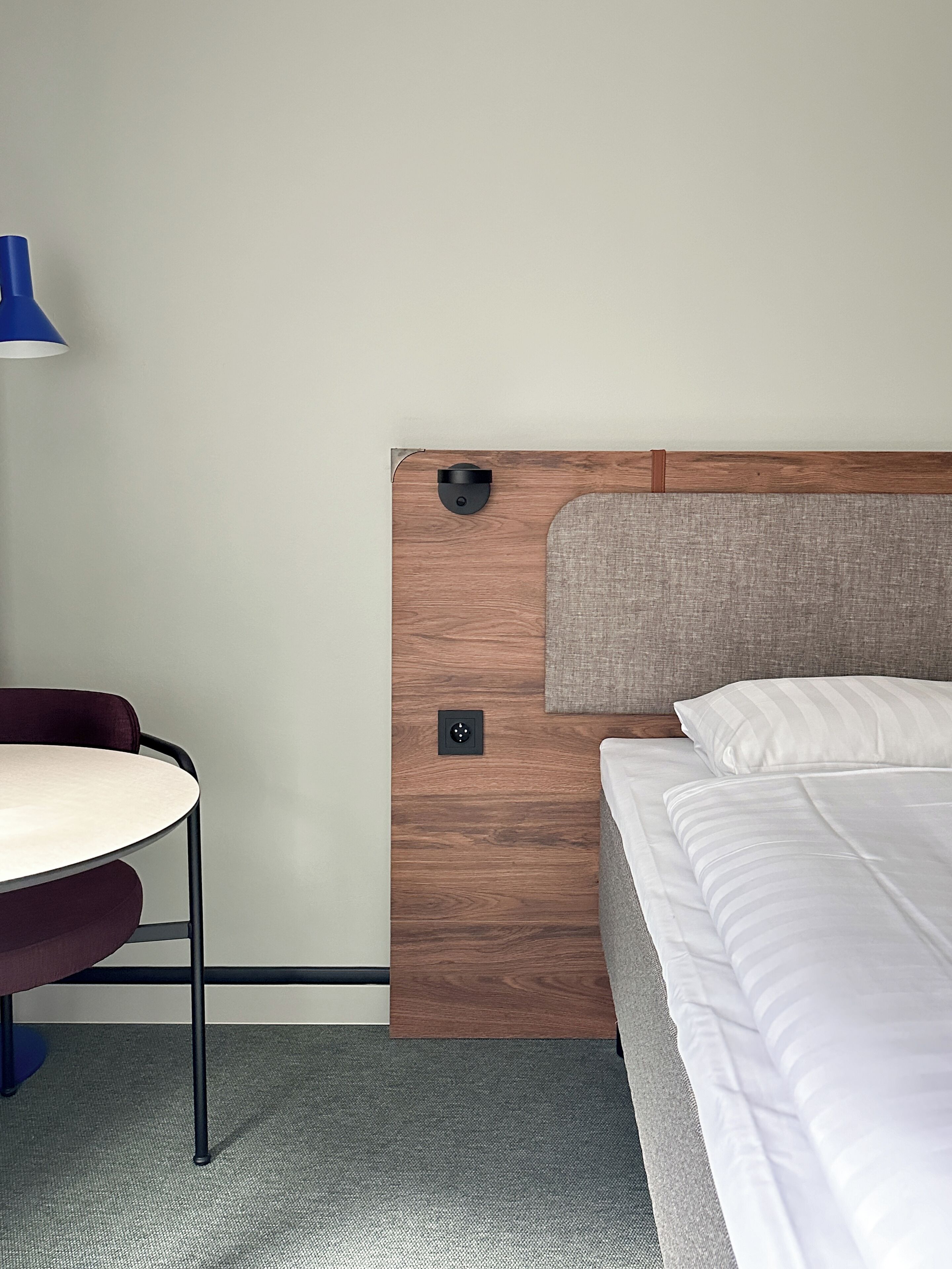 desk, laptop workspace, free wifi, bed sheets