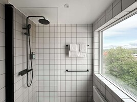 Standard Tek Büyük Yataklı Oda, 1 Çift Kişilik Yatak | Banyo | Saç kurutma makinesi, ısıtmalı zemin, havlu, sabun 