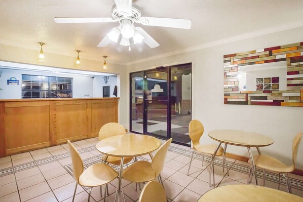 Lobby - Days Inn by Wyndham Tallulah (Tallulah)