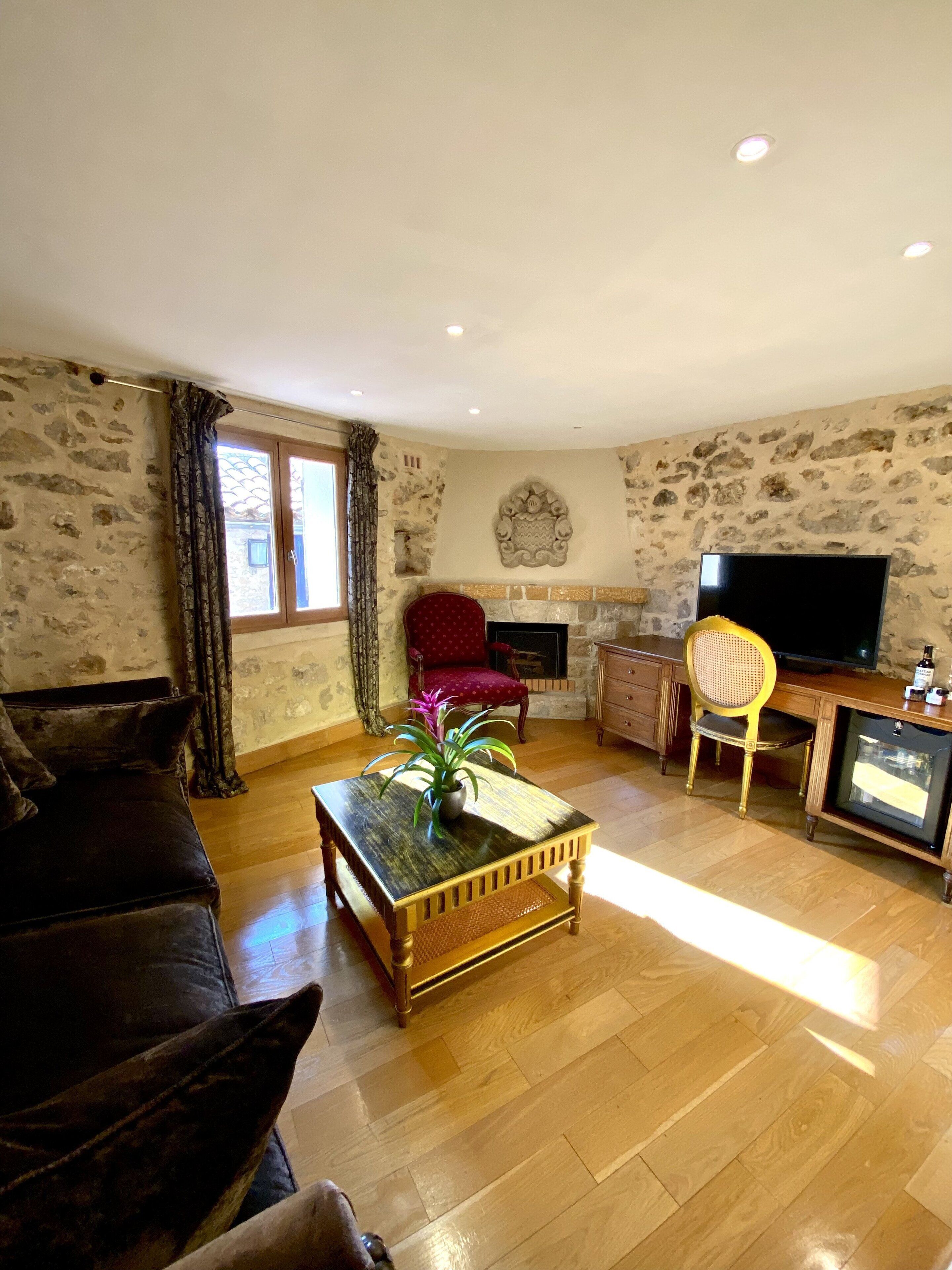 junior suite family | 1 bedroom, minibar, in-room safe, individually furnished