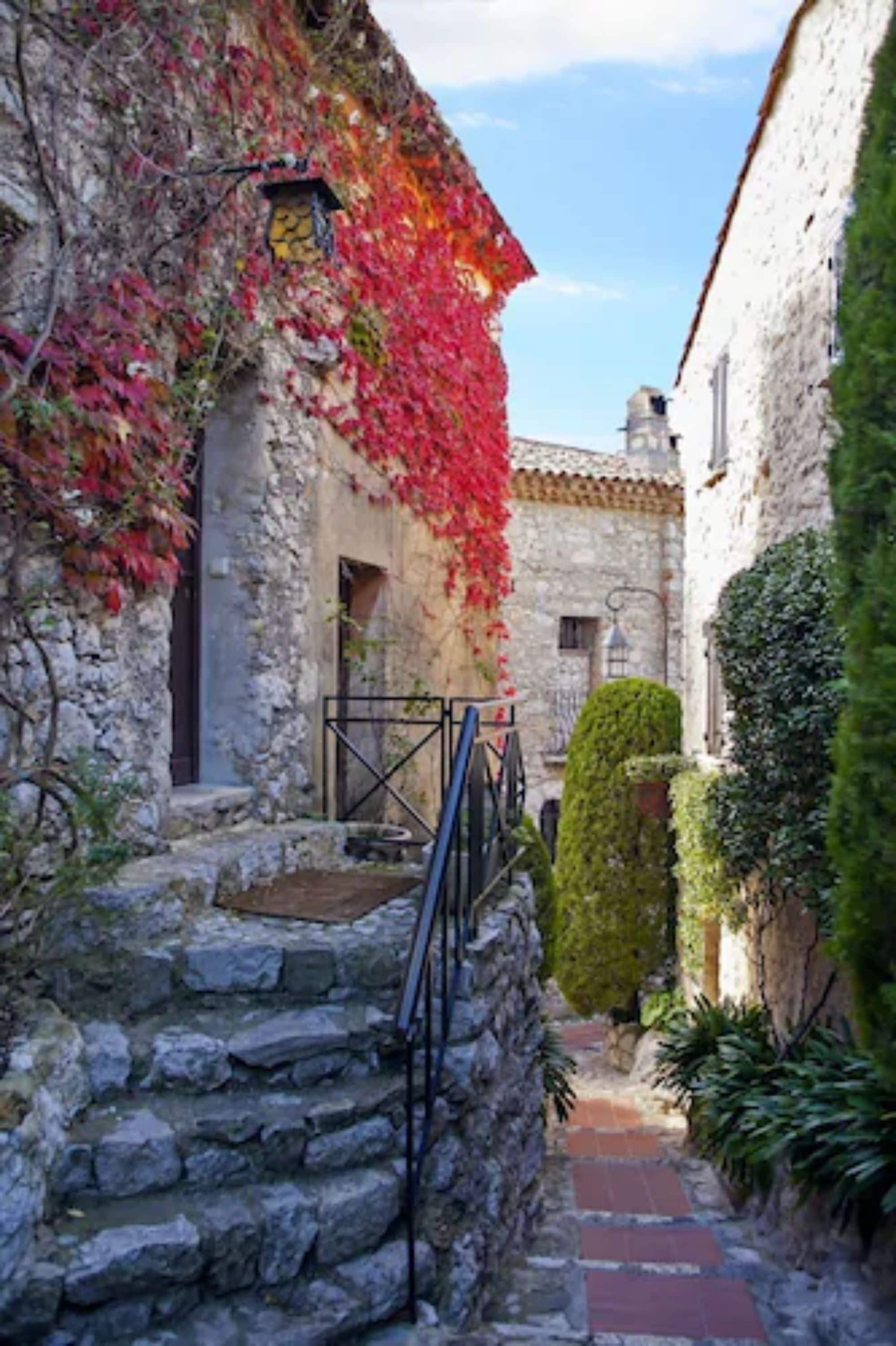 Standard Double Room | Minibar, in-room safe, individually furnished, blackout drapes