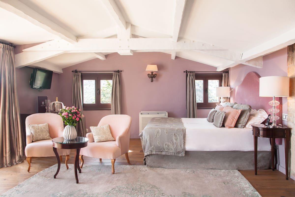 Minibar, in-room safe, individually furnished, blackout curtains