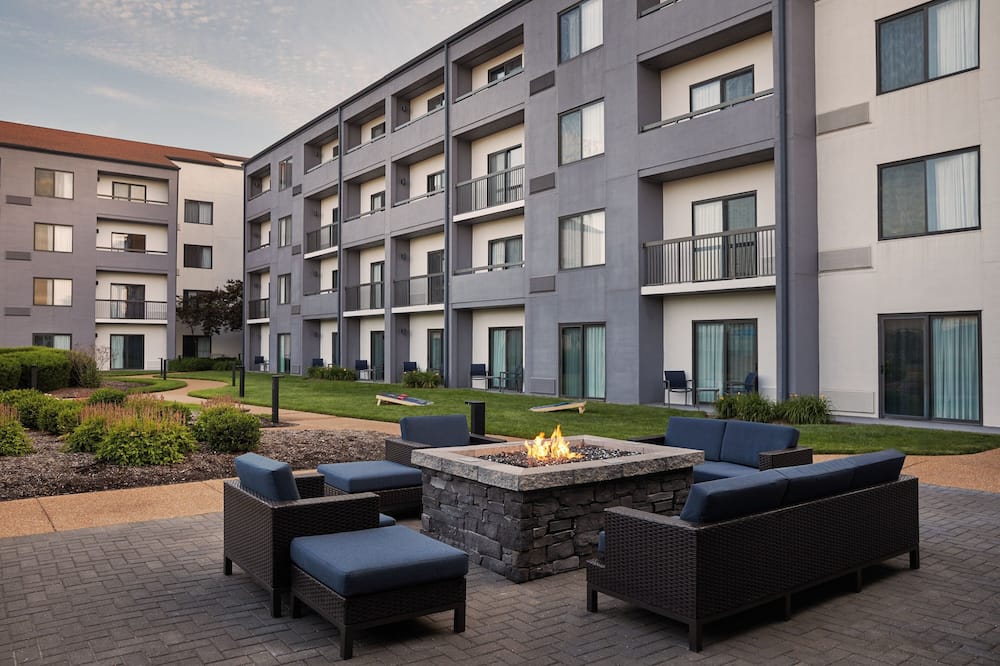 Courtyard by Marriott St. Louis Downtown West