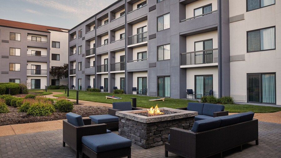 Courtyard by Marriott St. Louis Downtown West