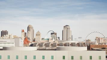 Quarto luxo, 1 cama King e sofá-cama | Vista do quarto