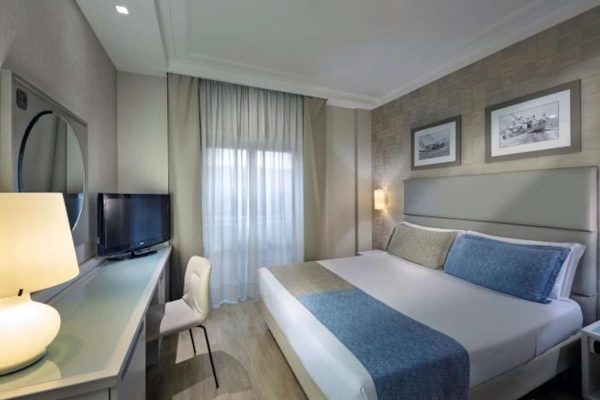 Down comforters, minibar, in-room safe, desk