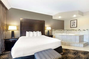 Standard Room, 1 King Bed, Non Smoking, Jetted Tub | In-room safe, desk, laptop workspace, blackout drapes