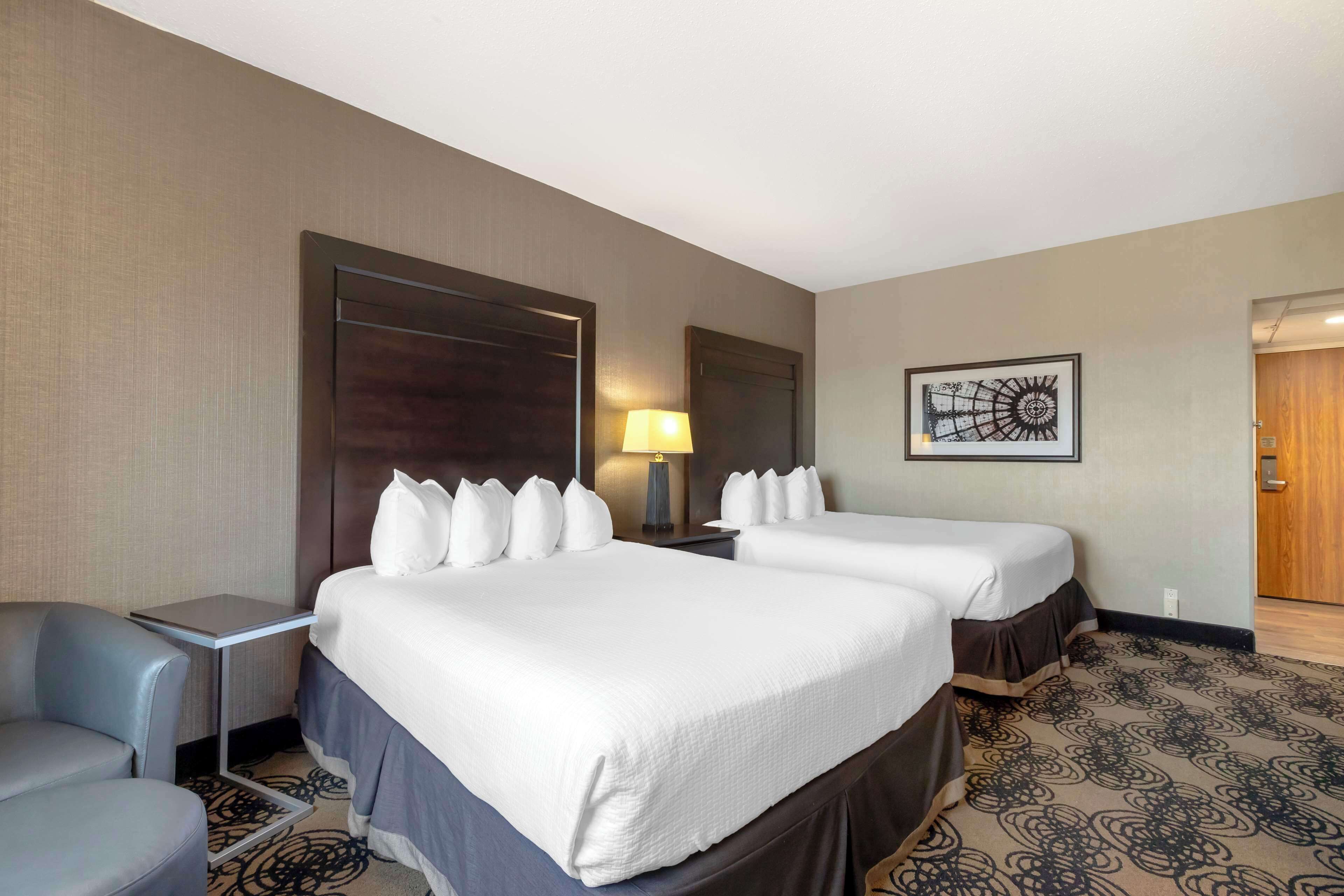 in-room safe, desk, laptop workspace, blackout curtains