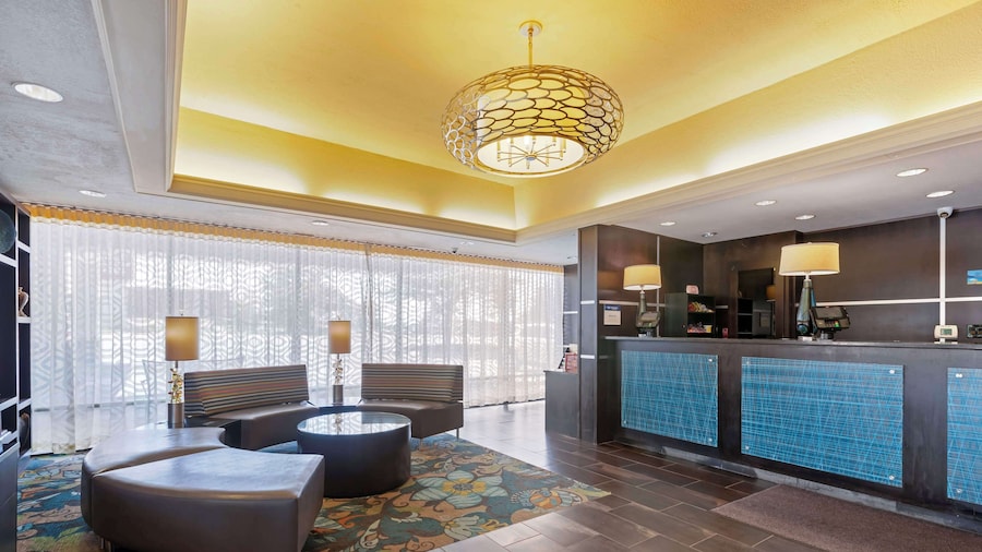 Best Western Plus Midwest Inn