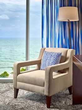 Egyptian cotton sheets, premium bedding, down comforters, pillowtop beds at Sonesta Fort Lauderdale Beach