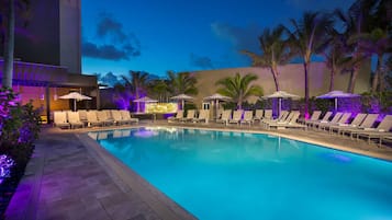 Outdoor pool, sun loungers