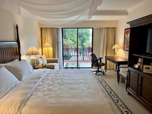 Premium-Zimmer, 1 King-Bett | Daunenbettdecken, Zimmersafe, Schreibtisch