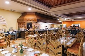 Tägliches Frühstücksbuffet gegen Gebühr