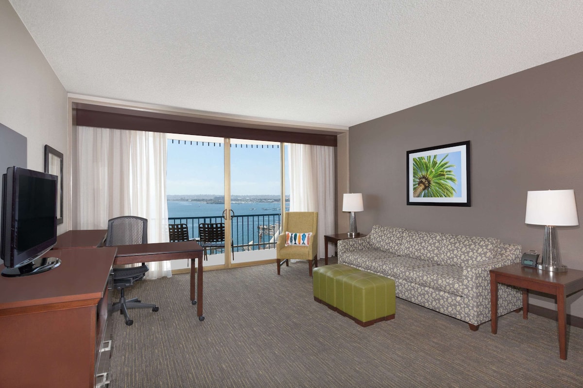 1 bedroom, premium bedding, in-room safe, desk