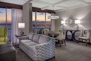 32-inch LCD TV with digital channels, TV - Wyndham San Diego Bayside (San Diego)