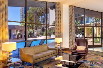 Hotel entrance and lobby at Wyndham San Diego Bayside
