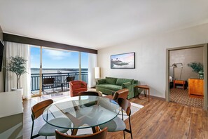 Suite, 1 King Bed, Non Smoking, Bay View (Point Loma) | Living area