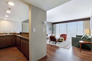 Suite, 1 King Bed, Non Smoking, Bay View (Point Loma) | Premium bedding, in-room safe, desk, blackout drapes