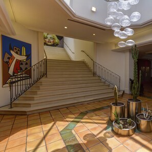 Lobby lounge