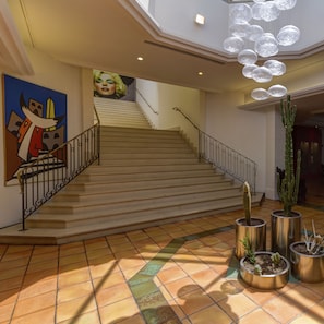 Lobby lounge