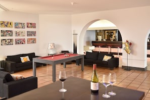 Bar (on property) - Hôtel Arles Plaza (Arles)