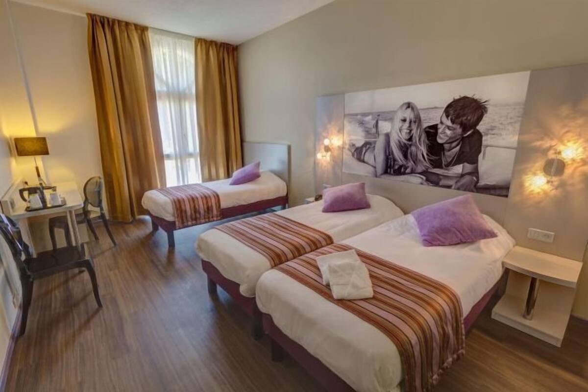 In-room safe, blackout drapes, soundproofing
