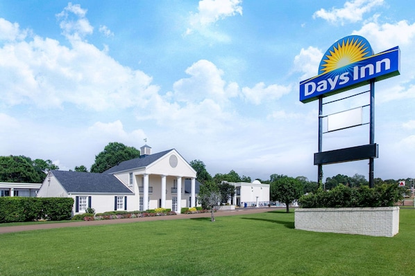 Exterior - Days Inn by Wyndham Natchez (Natchez)