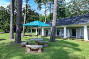 Exterior - Days Inn by Wyndham Natchez (Natchez)