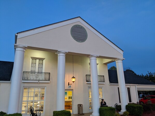 Front of property - Days Inn by Wyndham Natchez (Natchez)