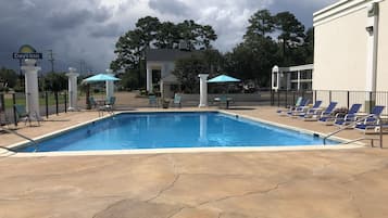 Outdoor pool, sun loungers