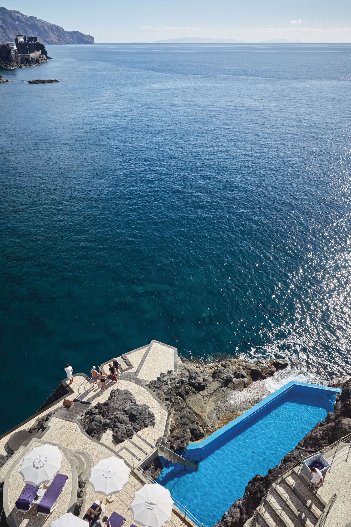4 outdoor pools, pool umbrellas, sun loungers