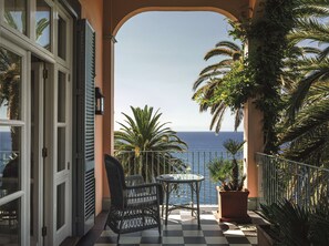 Deluxe Suite (Winston Churchill Suite) | Free minibar items, in-room safe, free cribs/infant beds, free WiFi