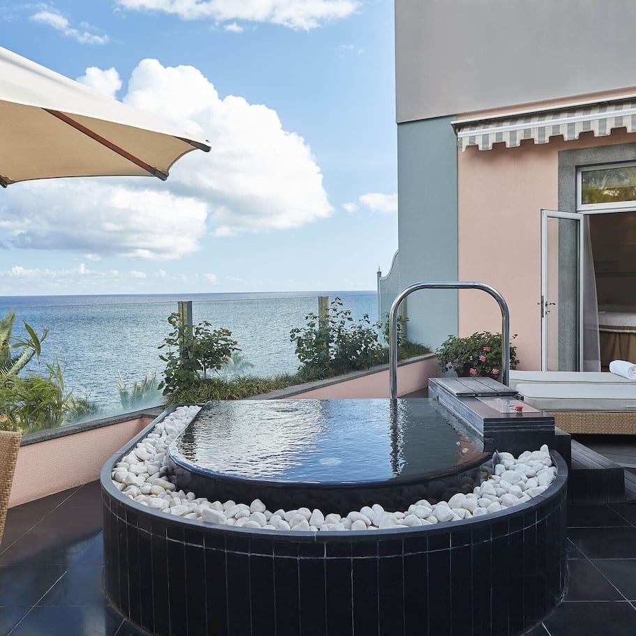 Tratamientos corporales y masajes con piedras calientes