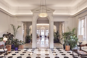 Habitación Deluxe, vista al mar | Lobby