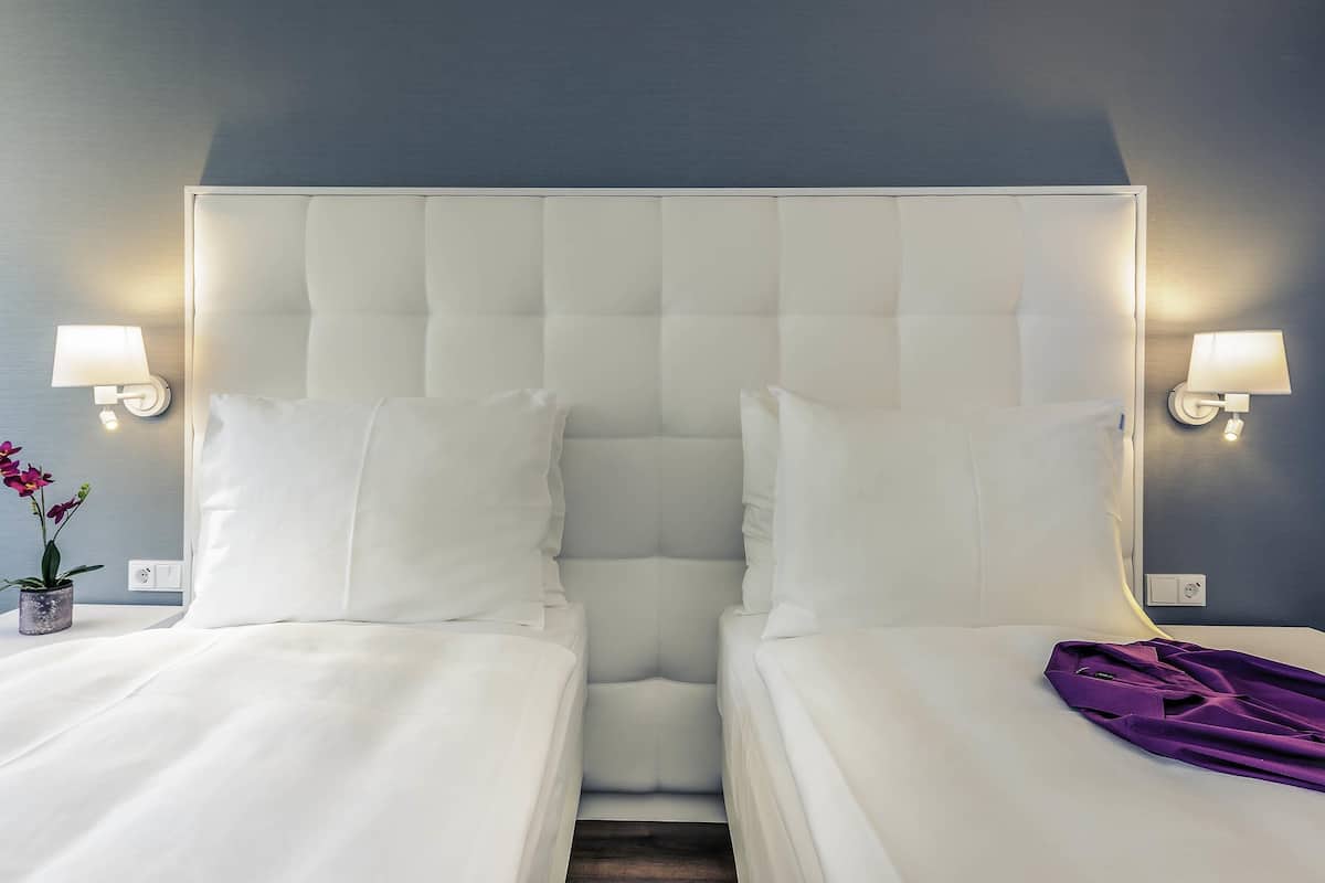 Standard Double Room, 2 Twin Beds | 1 bedroom, down comforters, pillowtop beds, in-room safe