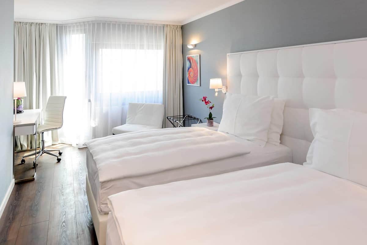 Standard Double Room, 2 Twin Beds | 1 bedroom, down comforters, pillowtop beds, in-room safe