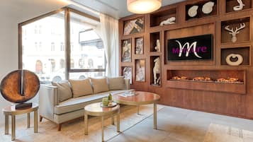 Lobby lounge