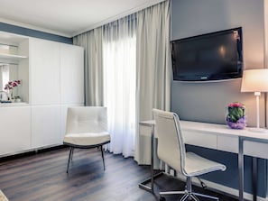 1 bedroom, down duvets, pillow-top beds, in-room safe