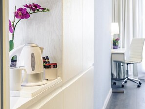 Down comforters, pillowtop beds, in-room safe, desk - Mercure Hotel Raphael Wien (Vienna)
