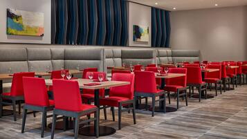 Desayuno buffet todos los días (USD 16.95 por persona)