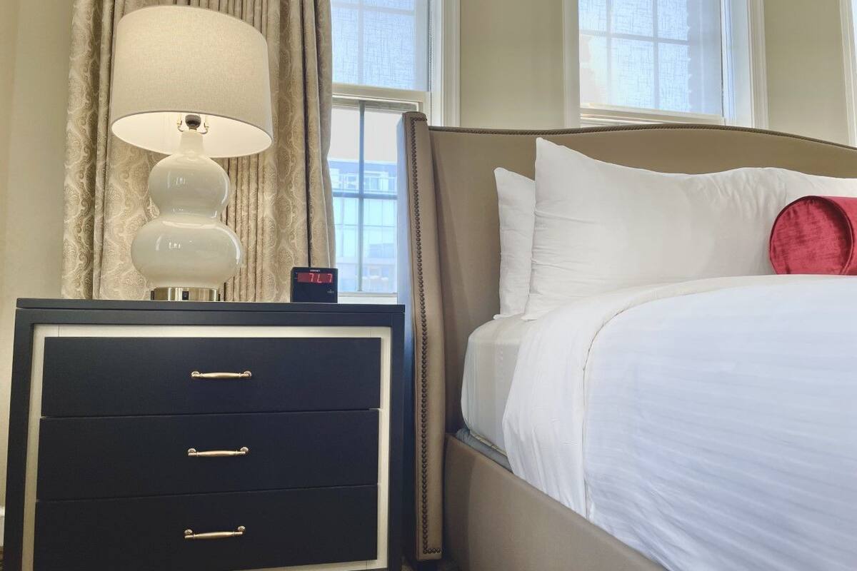 1 bedroom, premium bedding, desk, laptop workspace