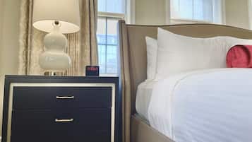 1 bedroom, premium bedding, desk, laptop workspace