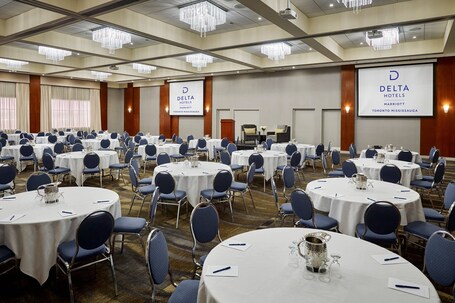 Delta Hotels by Marriott Toronto Mississauga - Image 9
