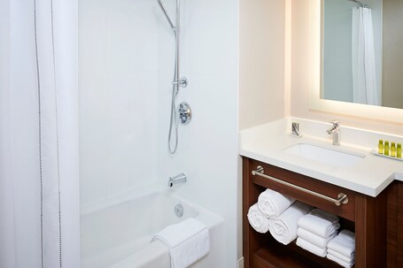 Delta Hotels by Marriott Toronto Mississauga - Image 25