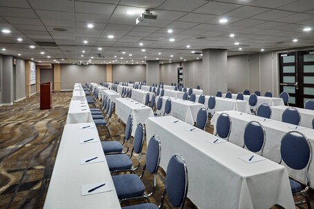Delta Hotels by Marriott Toronto Mississauga - Image 35